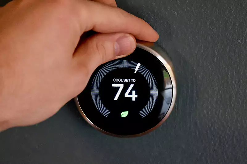 How does your wireless room thermostat work?
